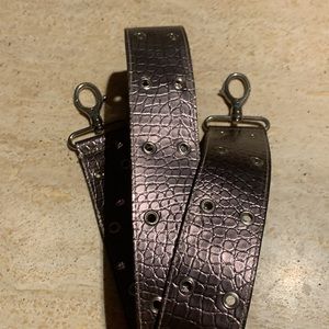 Silvery crossbody strap in great condition